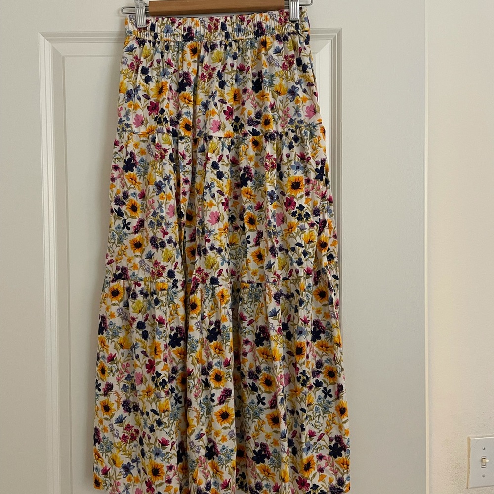 NWOT. Oldnavy “tiered floral-print maxi skirt for women”